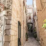 Apartman Neve